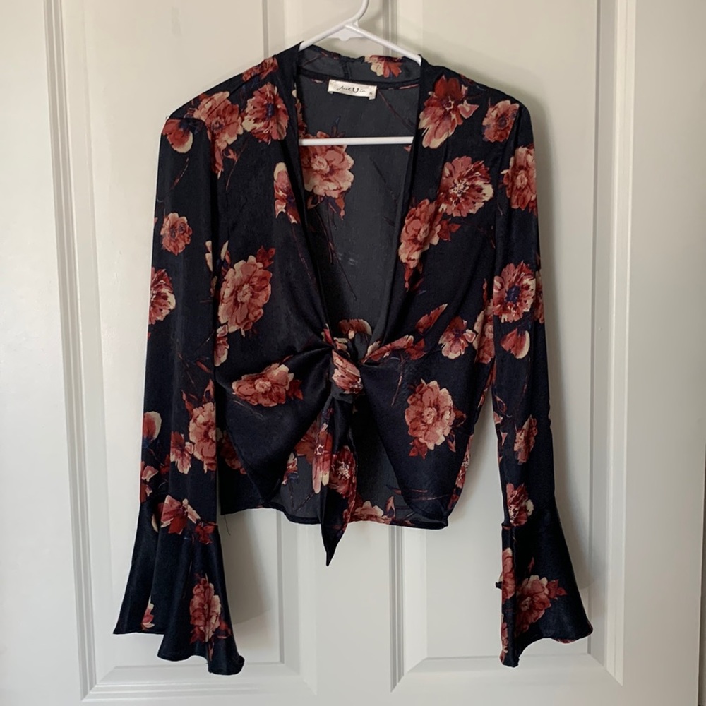 Just U in boutique silky shirt size M